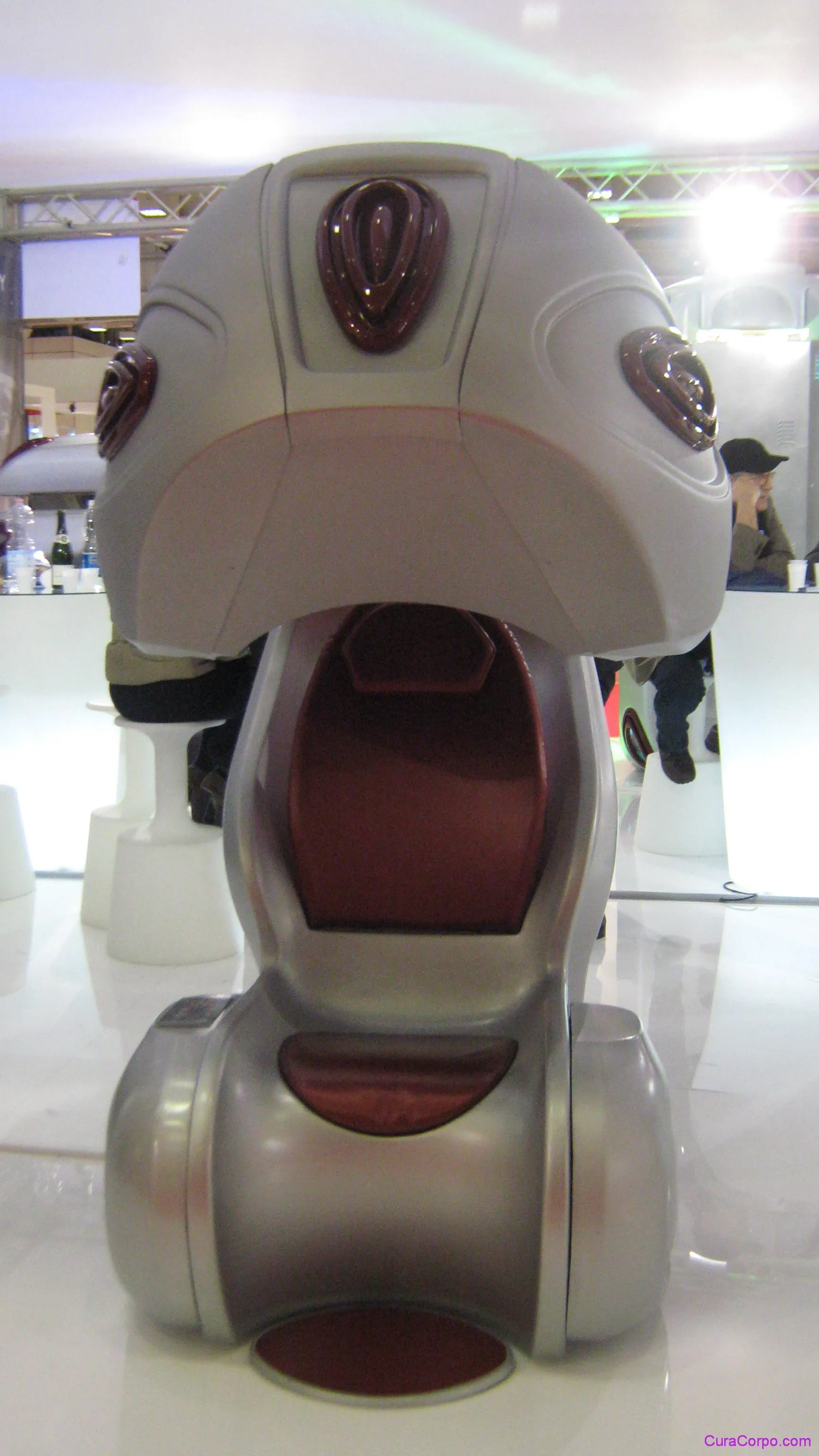 Cosmoprof poltrona futuristica by CuraCorpo.com