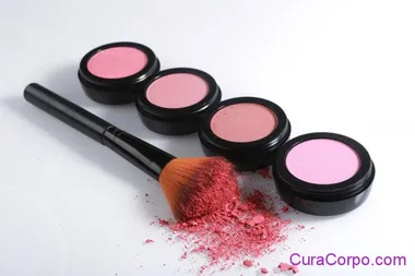 Tutto sul fard, tutti i trucchi per usare al meglio il blush