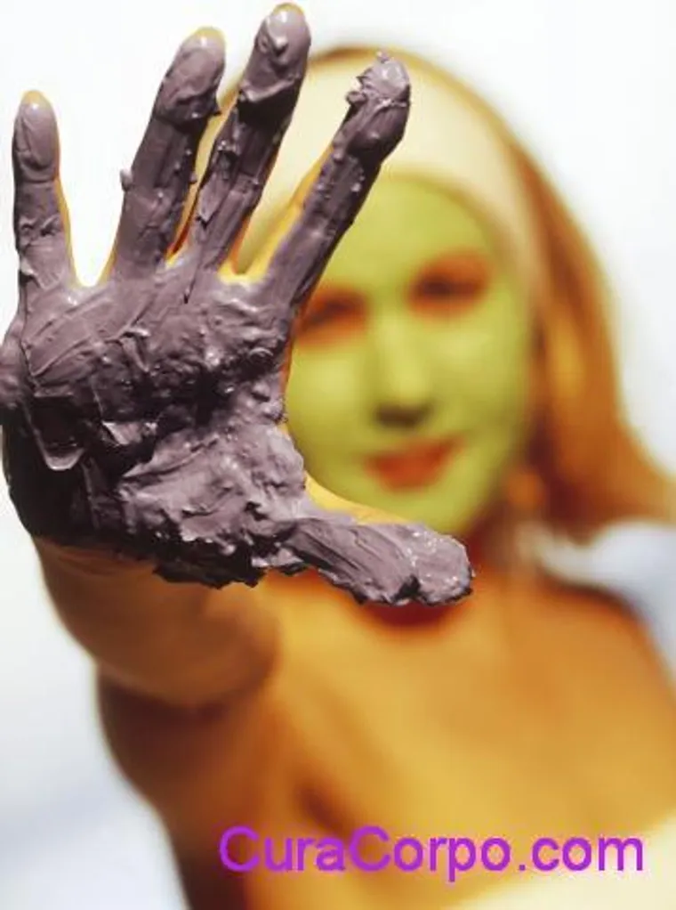 A letto con il mostro: strati su strati di crema o di maschera in viso!
