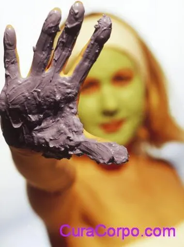 A letto con il mostro: strati su strati di crema o di maschera in viso!